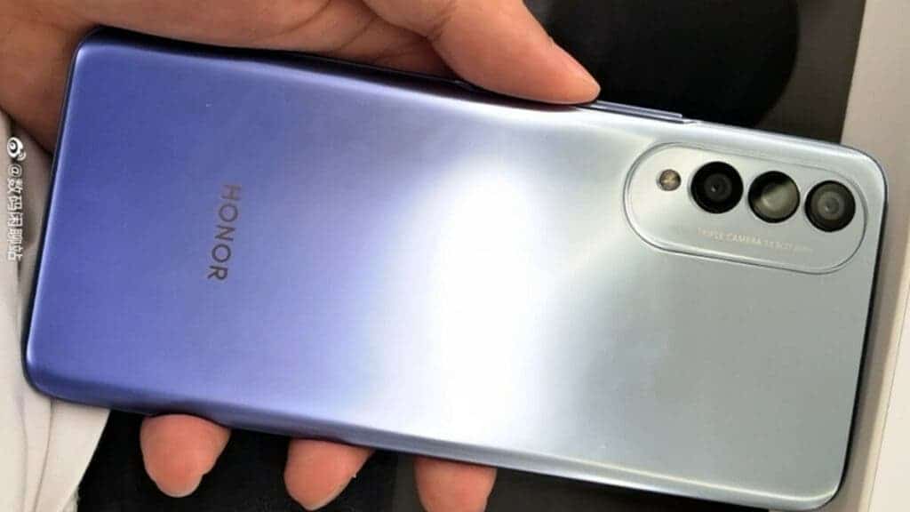 Honor X20 with Dimensity 1200 appears in a live photo