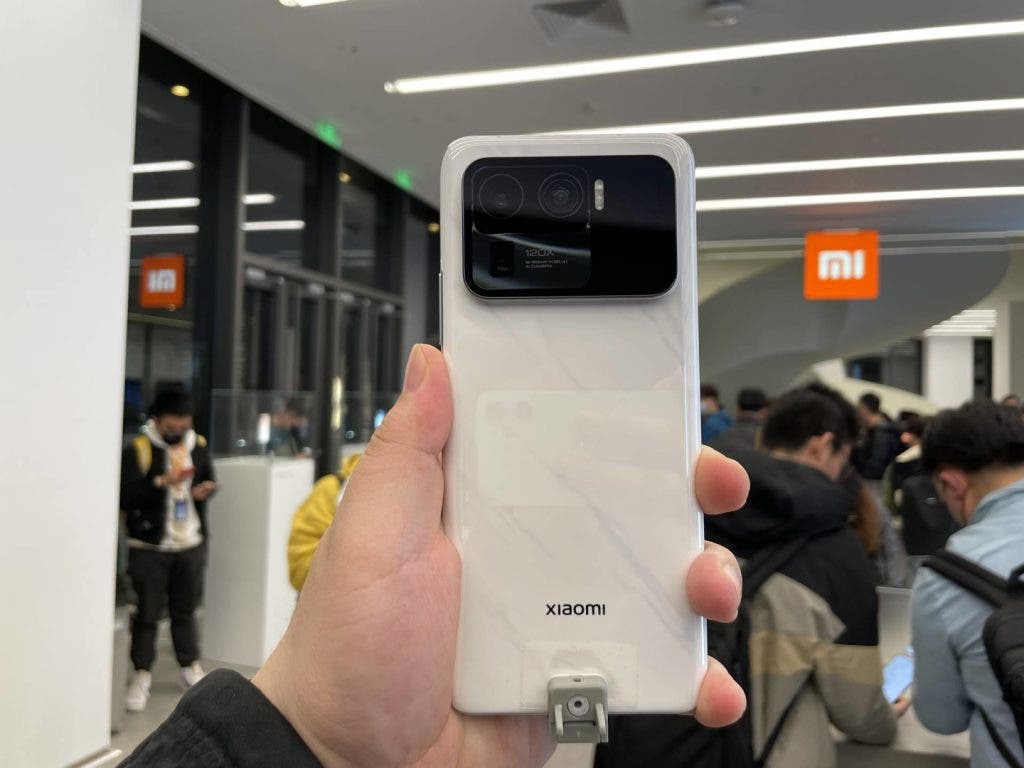 Xiaomi flagship with UWB and an on-screen camera is coming –