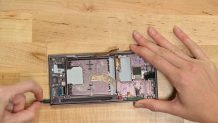 It’s very hard to repair the Samsung Galaxy S22 and S22 Ultra