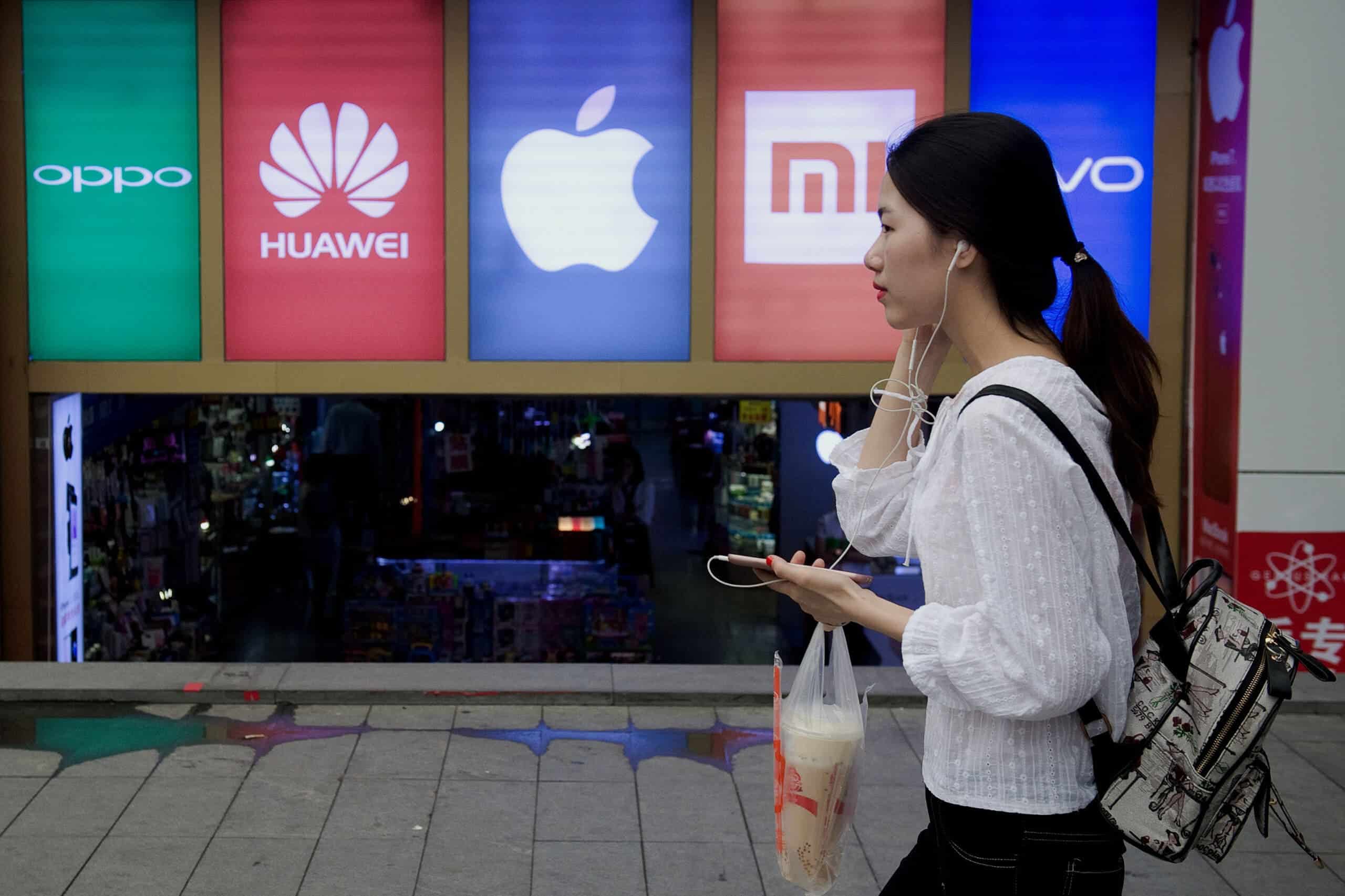 Apple and Samsung smartphone stocks are running out in Russia
