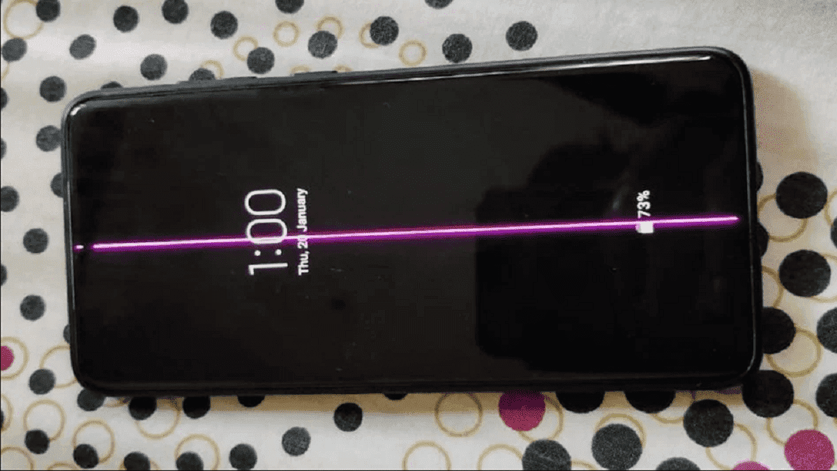 Samsung Galaxy S20 Has Green/pink Line Screen Issue Again