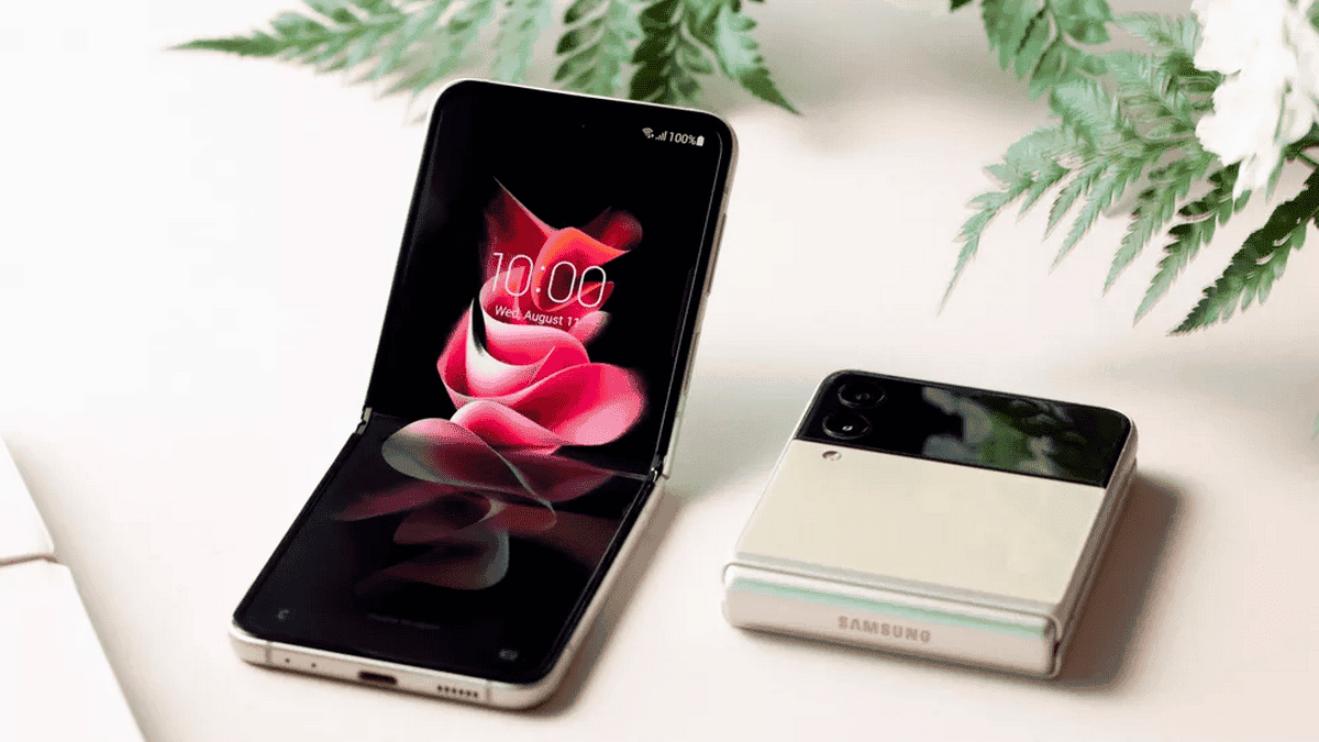 Galaxy Z Flip 5G update brings August 2022 security patch