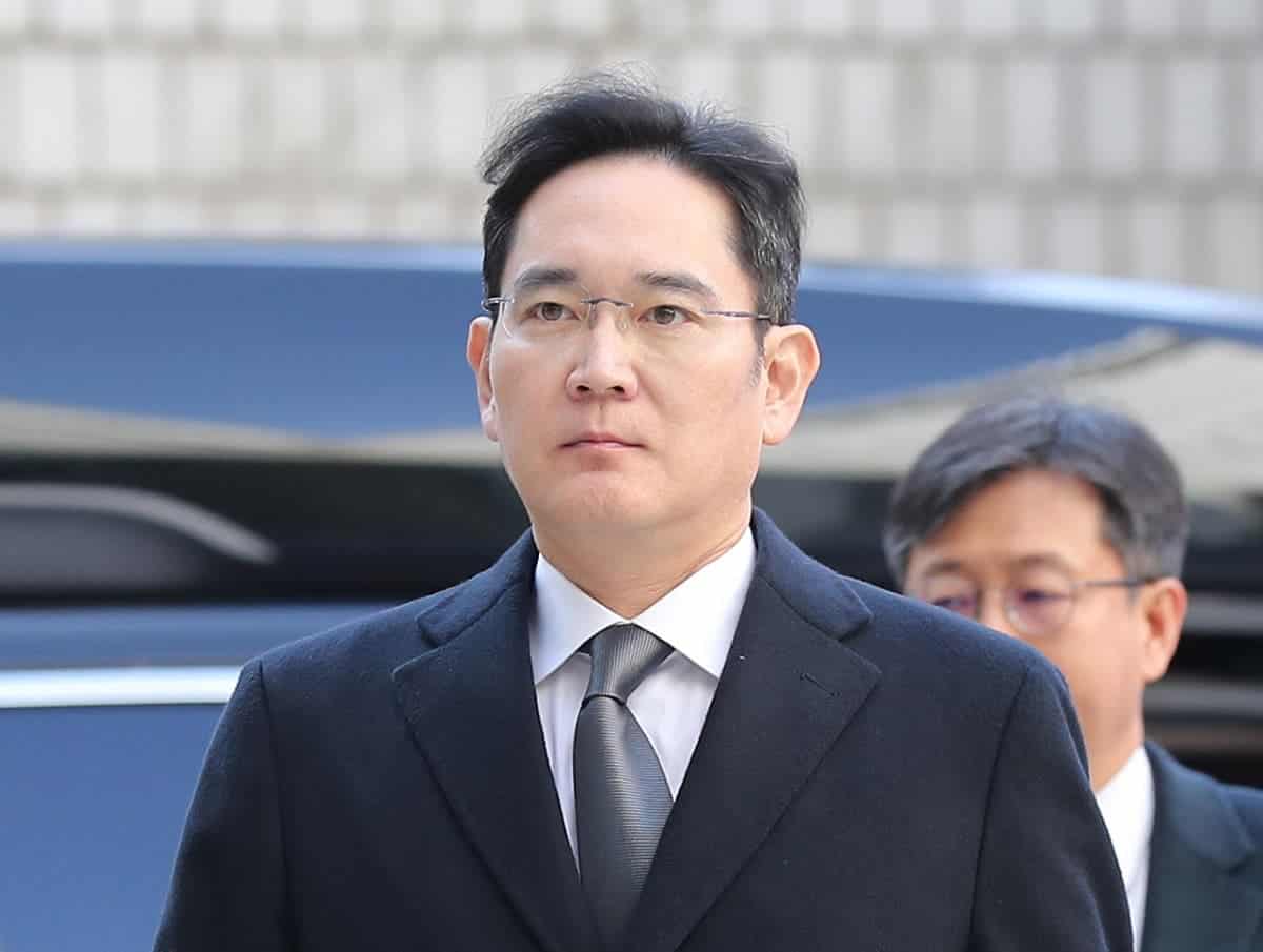 Samsung head has been pardoned and is now able to lead the firm